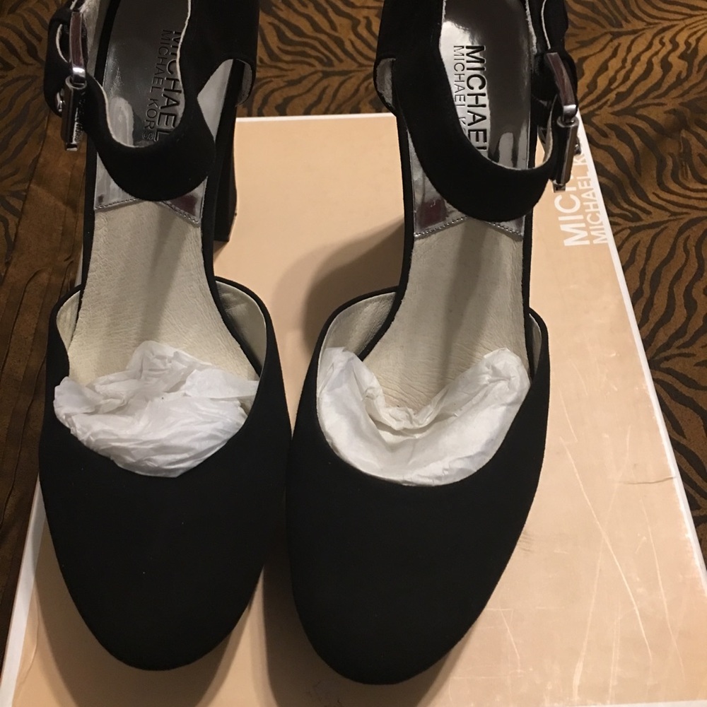 Michael Kors chunky heel with platform. Size 9